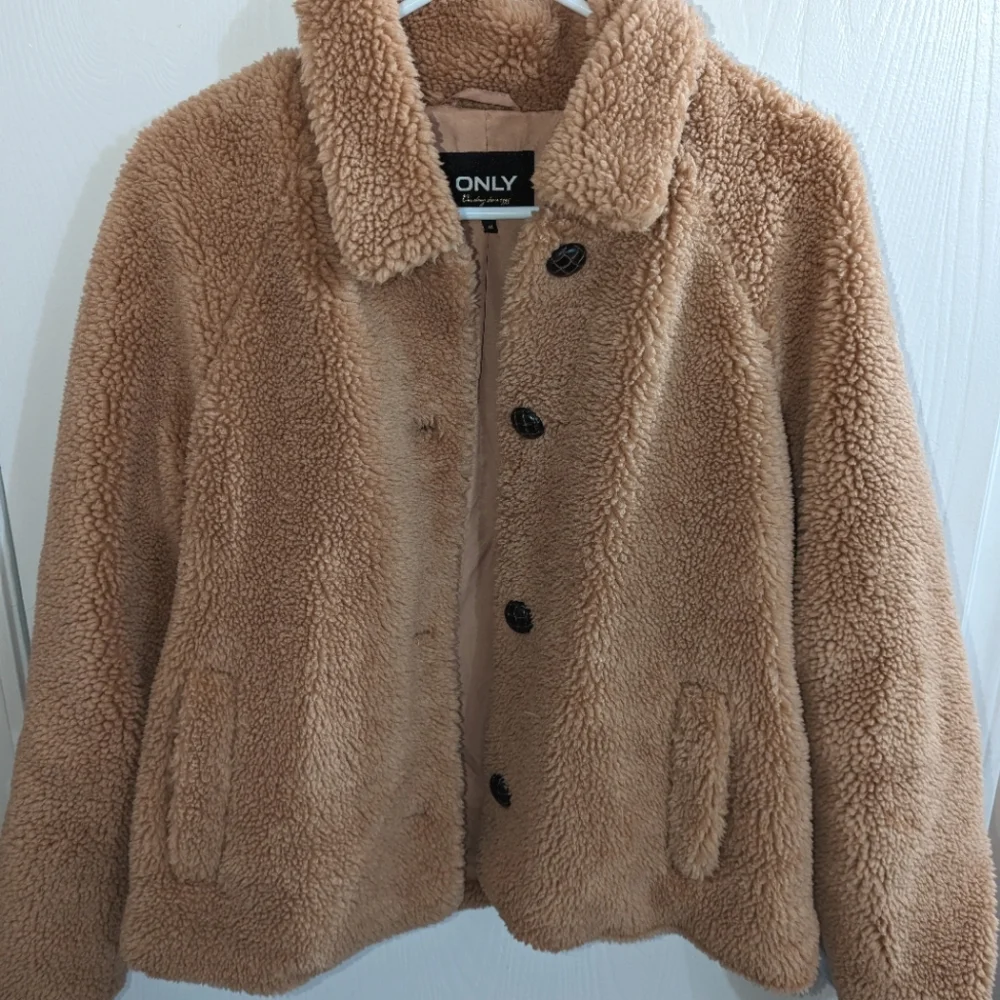 Button down jacket - Picture 2 of 2